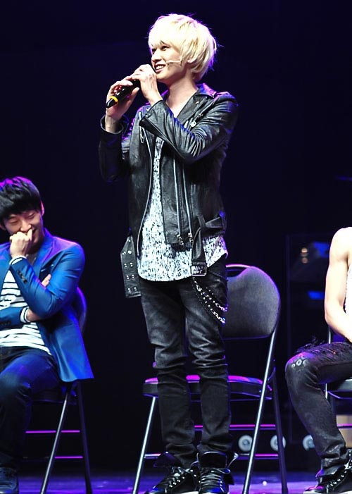 SJ<em>银赫少女时代</em>Tiffany等亮相音乐剧首演(组图