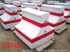 湖南长沙，水泥防撞墩，水泥护栏墩，水泥水马，公路墩，石墩图3