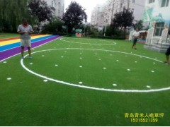 幼儿园人造草坪厂家批发、工程绿化草坪、彩色跑道草坪图2