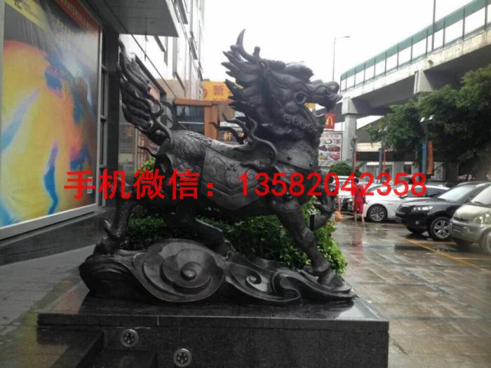 酒店门口铜雕麒麟