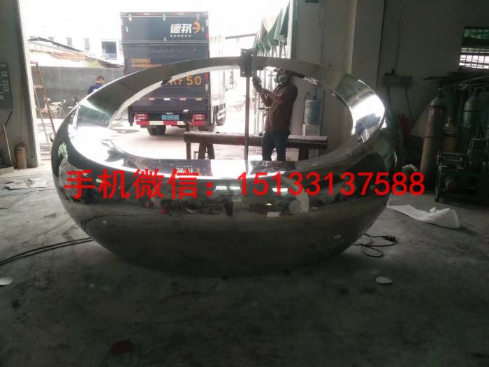 不锈钢镜面雕塑小品3