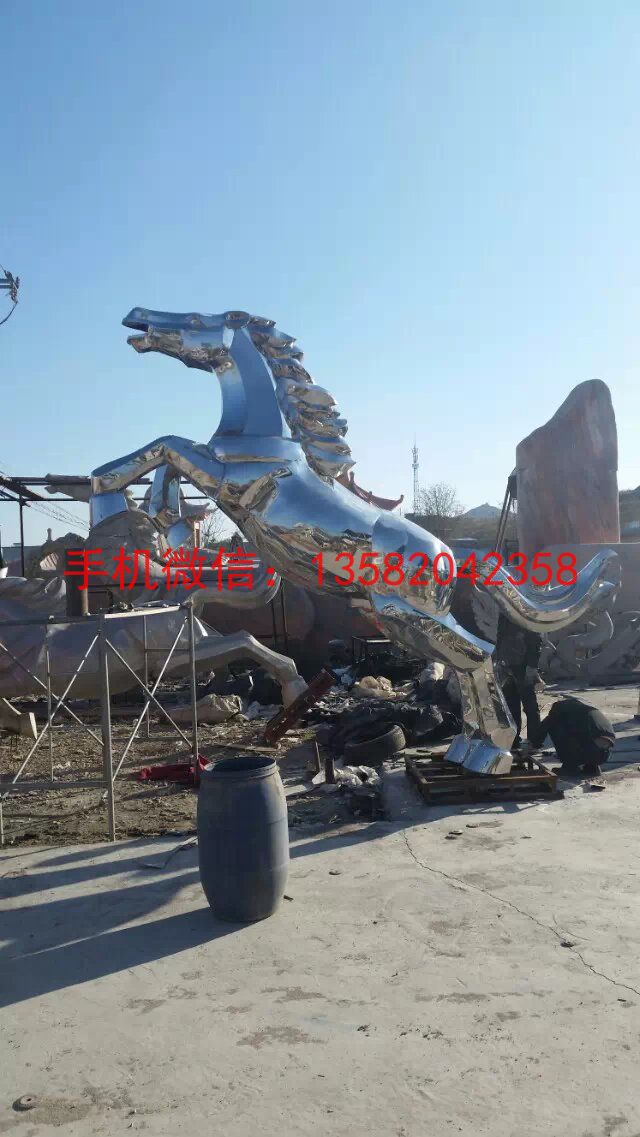 不锈钢雕塑奔马 景观不锈钢雕塑