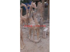 母子长颈鹿石雕塑，长颈鹿亲嘴石雕塑厂家图2