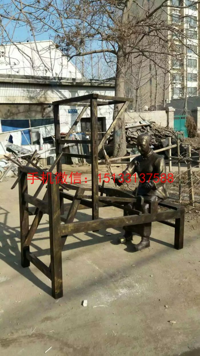 玻璃钢仿铜纺织人物雕塑1