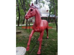 玻璃钢红马雕塑，玻璃钢动物雕塑，环球雕塑图2