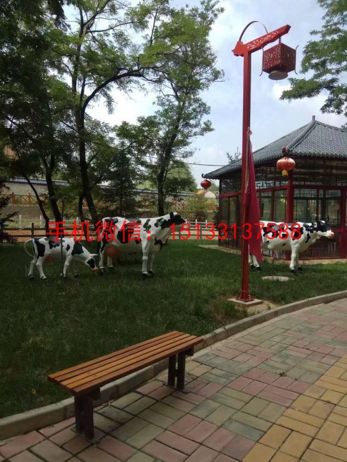 玻璃钢一家三口奶牛雕塑 草坪奶牛雕塑