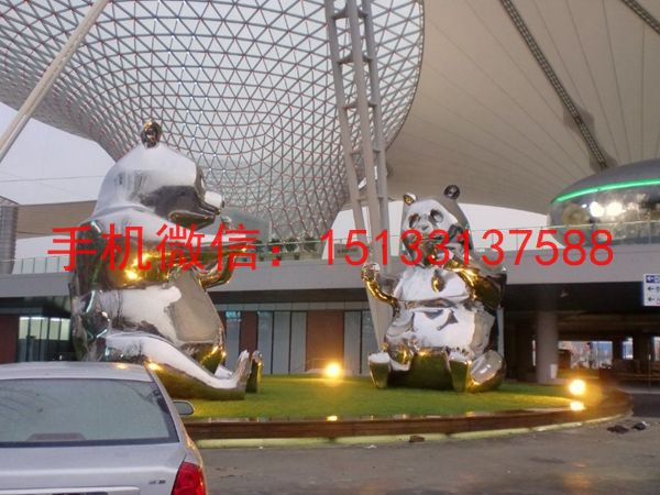不锈钢仿真熊猫雕塑,公园不锈钢仿真动物雕塑