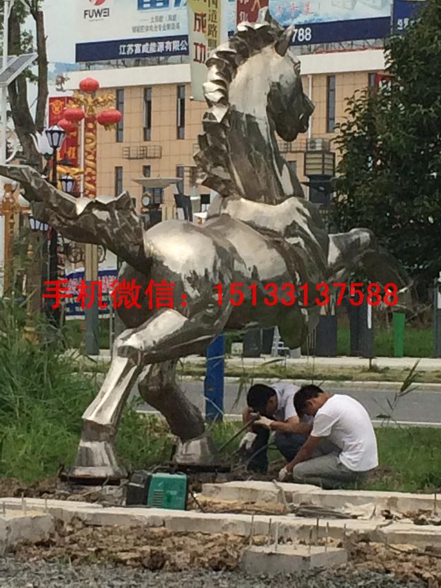 不锈钢雕塑马安装现场