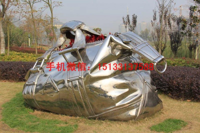 不锈钢景观雕塑 挎包雕塑制作 城市现代景观雕塑