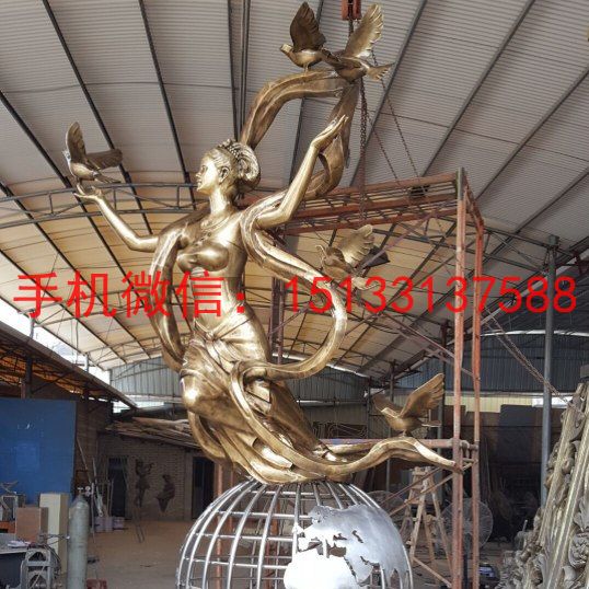 不锈钢仿铜人物雕塑，校园仿铜人物飞跃雕塑2
