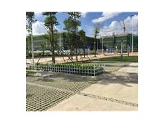 深圳鸿粤PVC草坪围栏PVC马路隔离栏市政园林绿化隔离栏图3