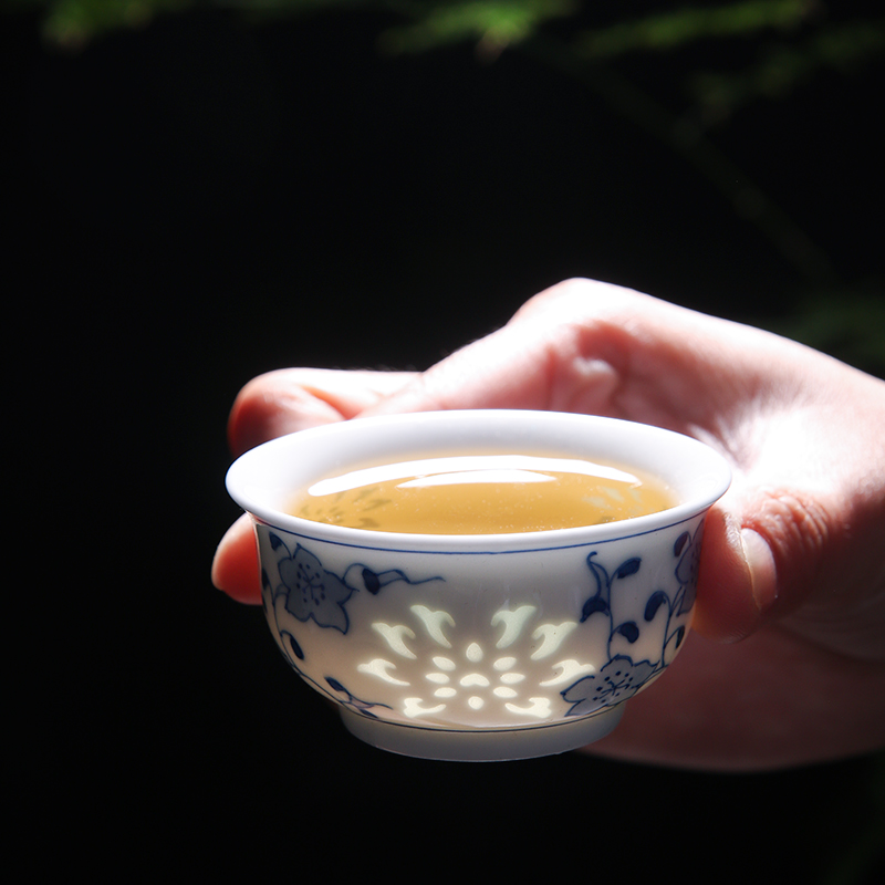手绘青花玲珑茶具