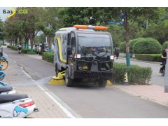 小型环卫洗扫车图2