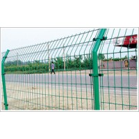 天津安装护栏网双边围栏网浸塑隔离网施工