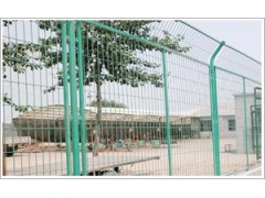 天津安装护栏网双边围栏网浸塑隔离网施工图2