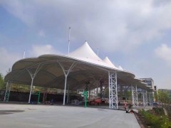 厂家定制膜结构汽车 停车棚 球场雨棚 学校看台张拉膜 景观棚图2