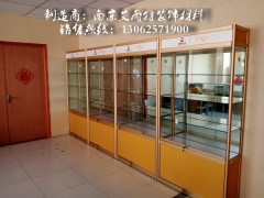 南京钛合金玻璃展柜图2