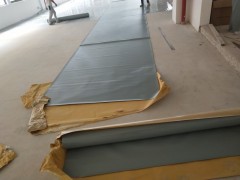 广东深圳供应车间地板 耐压PVC卷材塑胶地板 可走叉车地板胶图5