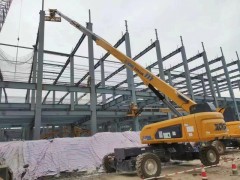 横岗玻璃幕墙安装高空车出租 观澜吊篮车出租 公明登高车出租图6